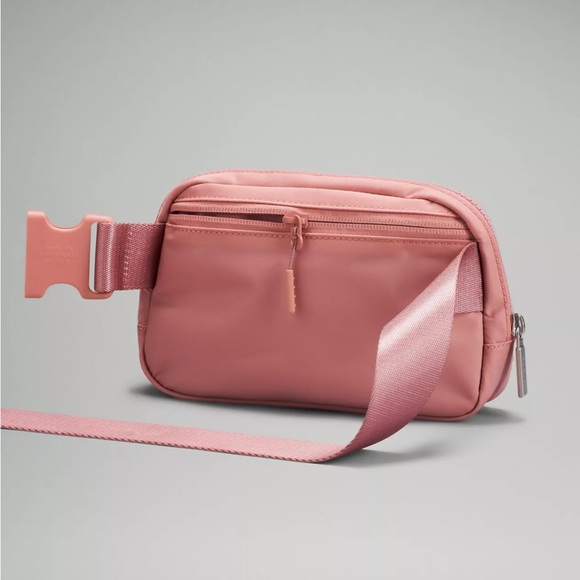 Lululemon pastel pink everyday belt bag NWT - Picture 3 of 4